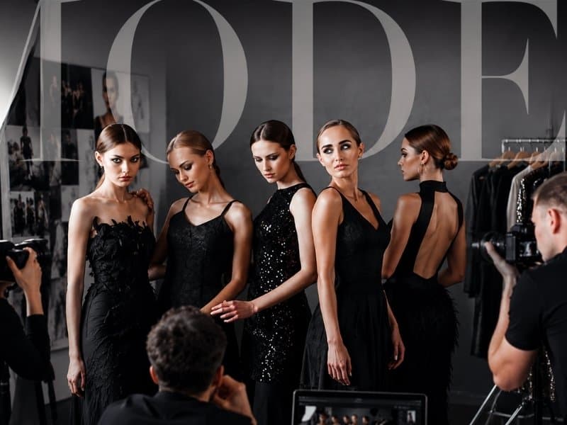 Illustration du casting Modele Senior pour show coiffure